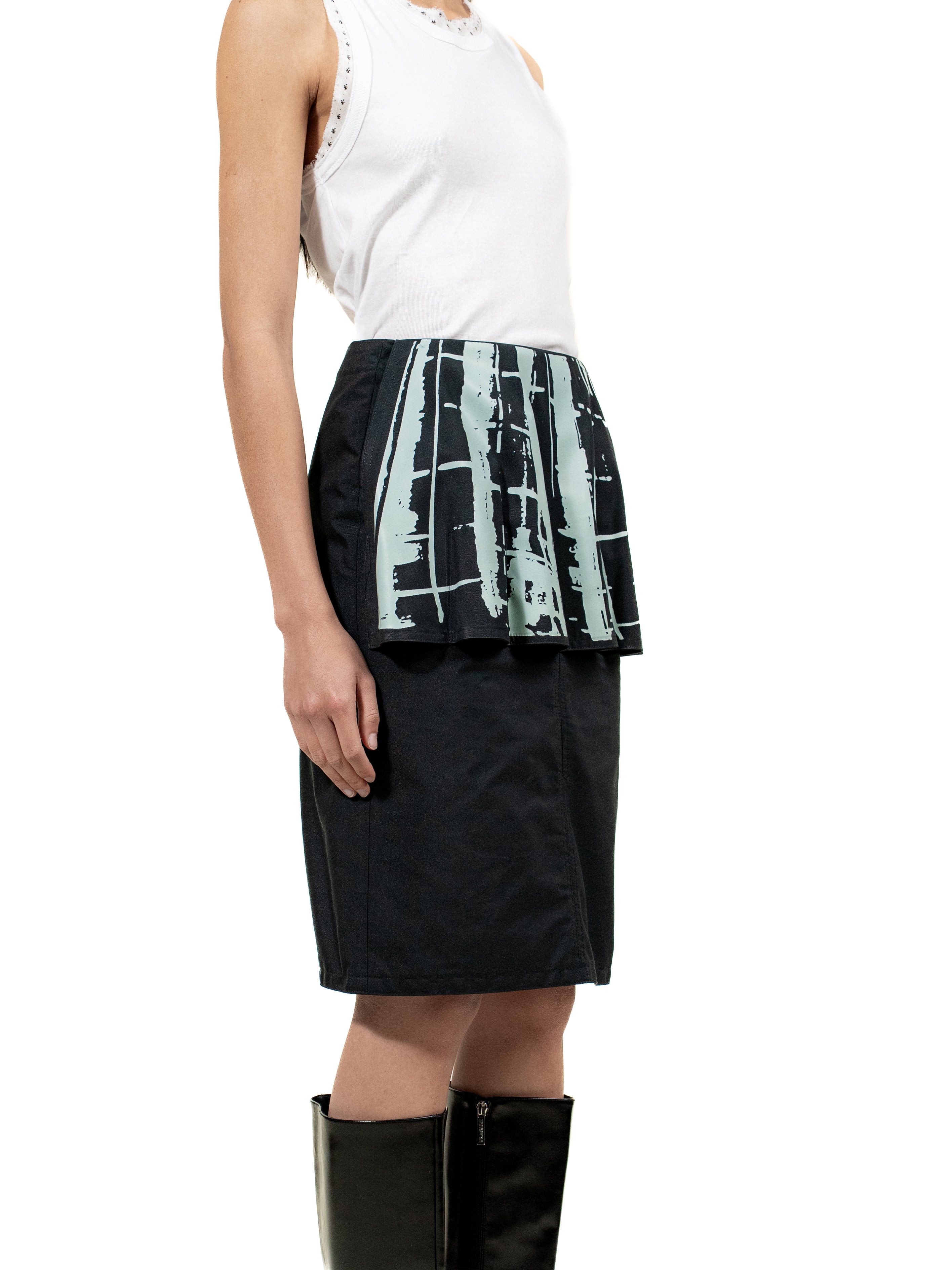 Pencil skirt with volant and print